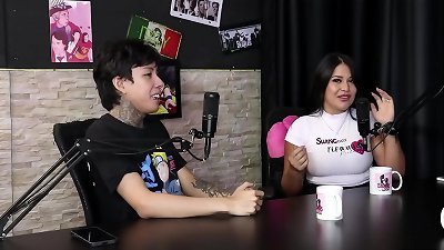 She would have an open relationship, he answers if he is bad in bed and finds swingers repulsive, and what hook-up means... - DJ Rafa Loira and Mateus Hwang (SHEER/RED)